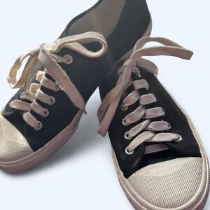 Old Navy canvas sneakers